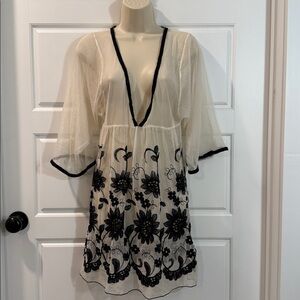 Petit Pois by Viviana G too sheer tunic w/ embroidery small